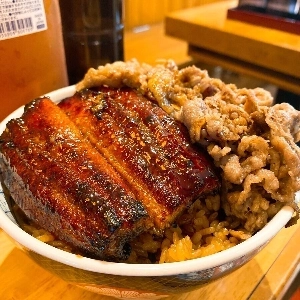 美味しいものをたくさん放り込むとめちゃくちゃになってしまうという、怠惰を念頭に置いたメニュー。