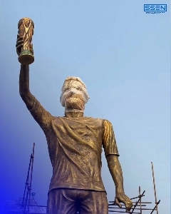 インドでこれまでに建てられた最大のメッシ像。