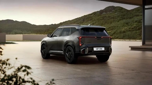 Kia の新型セルトスが本日発表されました。JPG [コメント数 3]