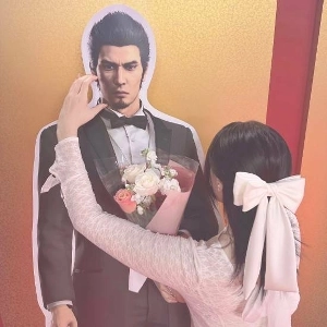 ゲームキャラと結婚した日本人のお姉さん