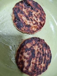 こんなに焦げたものは食べません。