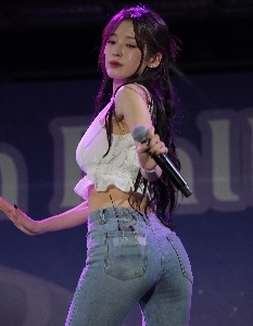 現役時代のアリンが懐かしい。純白のタンクトップ＋汚れたジーンズの写真1枚（超高画質）