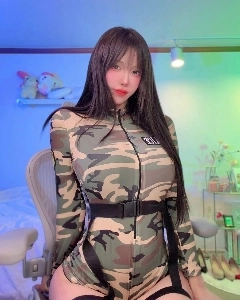 アメリカのドラマがたくさんある女性カム