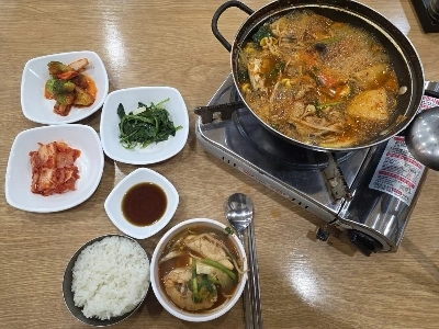 雨が降っているので、ドンテタン（ドンテタン）で焼酎を飲みます。