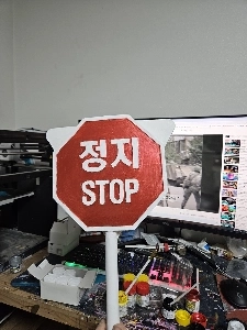 無職で無職なら建設現場に行くべきではないでしょうか?