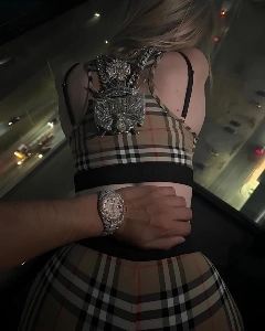 富と美貌を兼ね備えたアルファ男性の視点