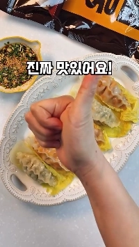 餃子を蒸すときはキャベツを敷いてみてください！