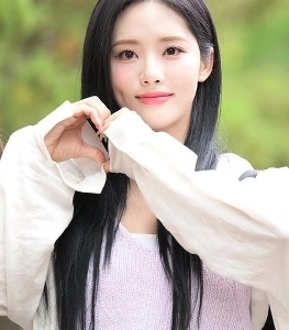 カラ・ニコルから18年、アイドルファンが登場。