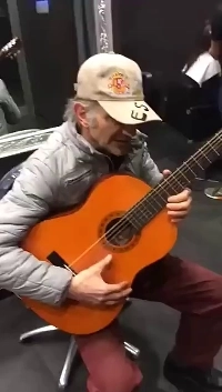 (SOUND)夕暮れ時に無法者を演じる祖父