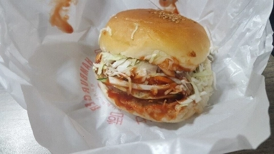 “”””なんと、孫のおばあちゃんがハンバを買ってくれたんです”””