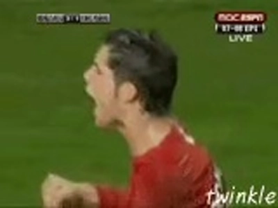 シン・テヨンの平手打ちとギグス・ルーニーの平手打ちをどう比較しますか?