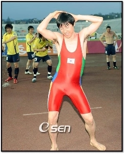 ゼロツーを興奮して踊るシン・テヨン