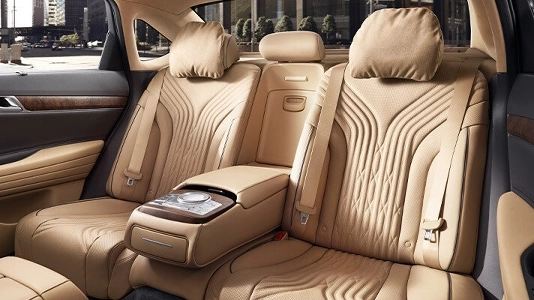 G80のインテリアはベントレーっぽいですね。