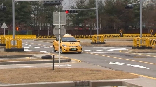 運転免許教習はうちに来てください」「」「…路上教習が大きく変わる