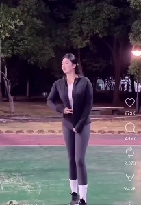 バスケットボールをする女性の体には好き嫌いがたくさんあります。