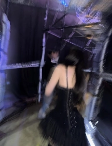 驚いたことに、彼はティファニーよりわずか2歳年上です。