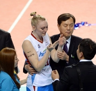 ヨベ) 誰があなたをそのグループのファンにしたのですか?