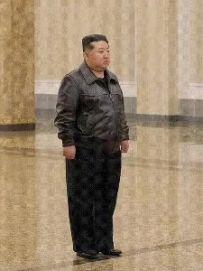 嫌い）マイクロビキニで踊る金正恩氏