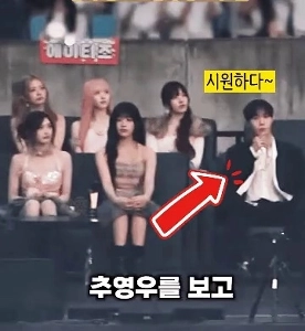 授賞式でガールズグループが置き去りにした水難事故ハハハ