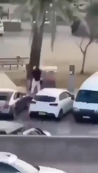 (SOUND)男性がオーストラリアのテロリストをリアルタイムで逮捕