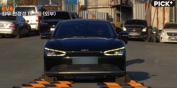 最近では現行自動車問題と呼ばれています。