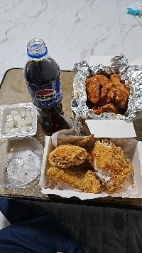 ここの鶏は殺人者です。