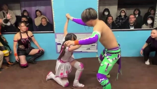 (SOUND)24歳のプロレスラーと同等の12歳の少女。