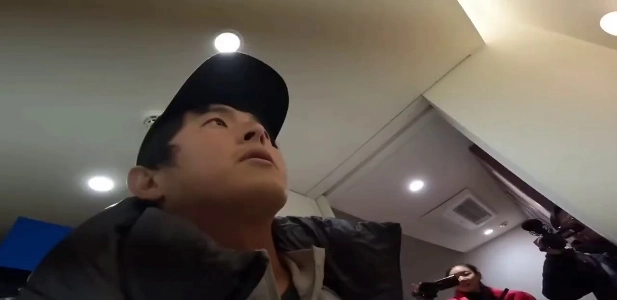 (SOUND)Gian84: モデルのハン・ヘジンさんが今トイレに行っている場所です。