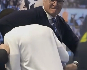 コーチがユース選手への暴行で摘発