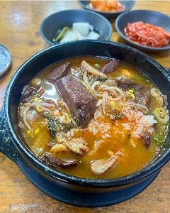 詩人リュ・グンさんがレストランで「ナ・ギョンウォン支持者」と会った。