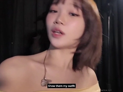 (SOUND)ル・セラフィム キム・チェウォン、体を撫でながら服を披露、滑らかな肩のライン