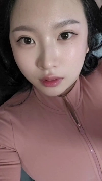 (SOUND)スポーツウェアのジッパーを開ける妹