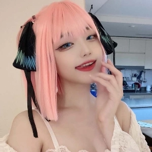 【QWER】にゃんこインスタグラム「「」「五等分の花嫁 中野二乃」「」」