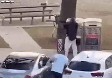 今回オーストラリア人銃撃犯を現場で仕留めた人物