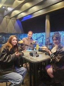 【FiftyFifty】「ムーンシャネル」Instagram