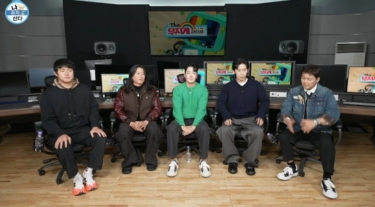 先週アローンを見たんですが、女性キャストがいるはずだったような気がしました。