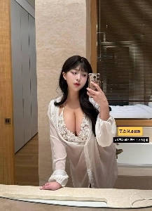 パーティーで遊んだ後、寝る前に自撮りをしました。