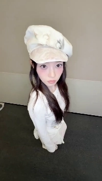 (SOUND)足の状態を見ると体重は30kgくらいでしょうか?