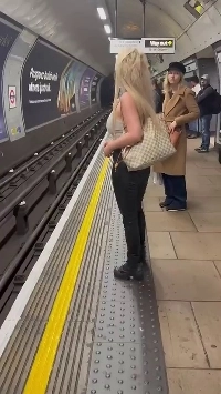 (SOUND)メロンを２つ持っている人は下がってください。