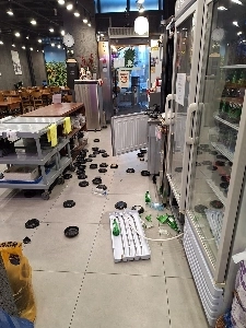 (SOUND)運転手は路地でのスピード違反事故だったと主張している。