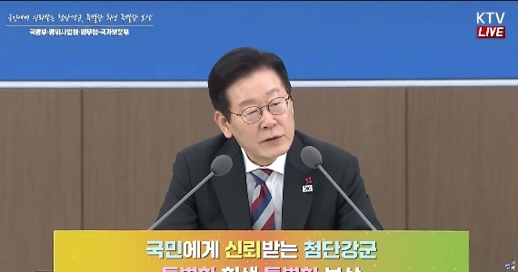 数日間公務を行ってきたことを手を挙げて報告し合います。