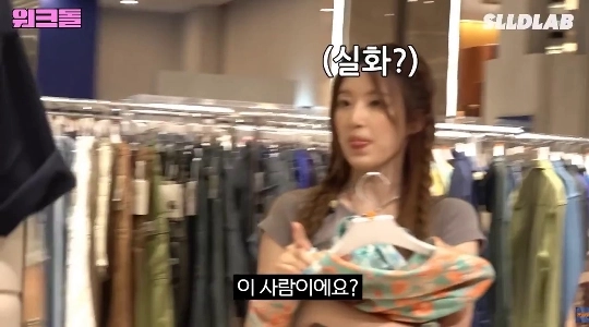 (SOUND)男性のパンツを脱ぐ女性アイドル