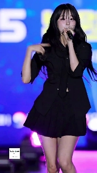 (SOUND)フロミスナインのペク・ジホン、ヒップバウンスの黒いテニススカート、ハニー太もも