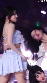 スカイブルーチューブトップ Fromis Nine ペク・ジホン