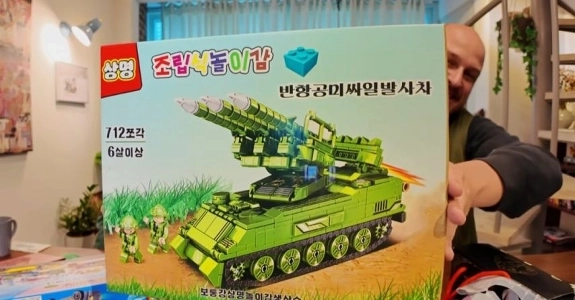 北朝鮮に行ったYouTuberたちが持ってきたお土産