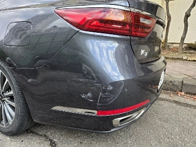 駐車してある車に傷をつけてしまいました。どうすればいいですか？