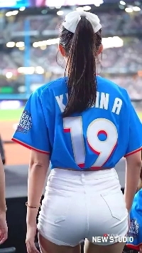 (SOUND)ジナ・キム、チアリーディングのキャリアで初めてのふくれっ面した後ろ姿