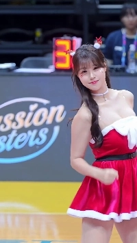 (SOUND)体のラインが際立つチアリーダー