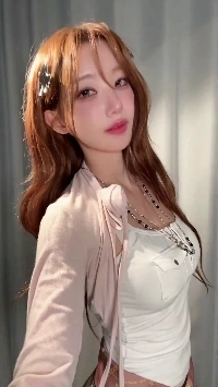 QWERマゼンタの細いウエストライン骨盤を優しく揺らす騎乗位