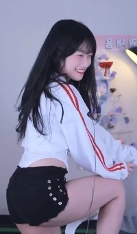 (SOUND)ジーンズの下に白のハイレグを履いて大混乱のセオム